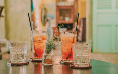 Cocktails à base d’herbes aromatiques : des mélanges originaux pour éveiller vos papilles